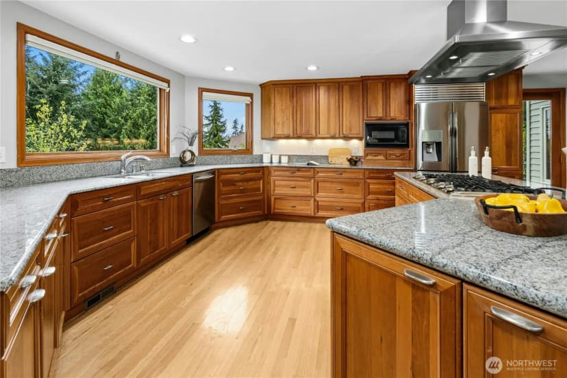 Property photo for 20005 Ne 42nd Street, Sammamish photo 11