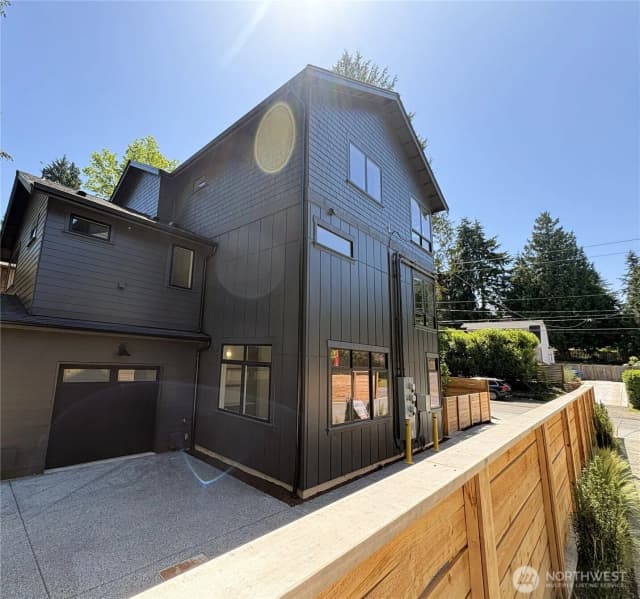 Property photo for 3026 Ne 95th Street, Seattle photo 2