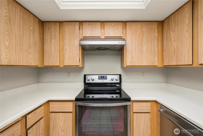 Property photo for 1300 Bellevue Way Ne #2, Bellevue photo 18