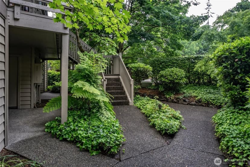 Property photo for 1300 Bellevue Way Ne #2, Bellevue photo 29