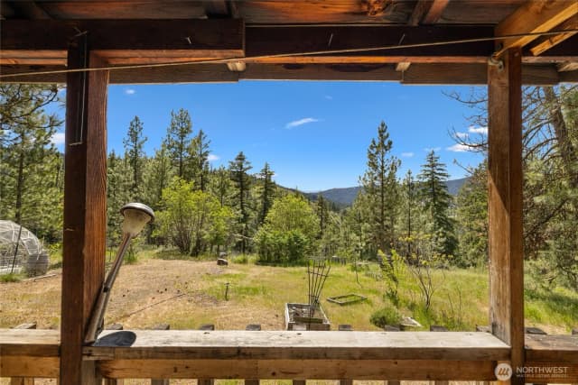 Property photo for 502 Harkness Road, Cle Elum photo 2