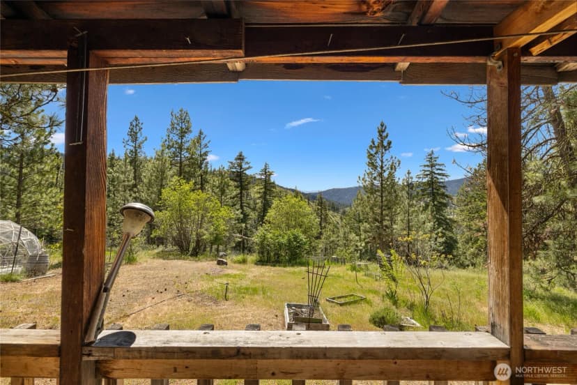 Property photo for 502 Harkness Road, Cle Elum photo 2