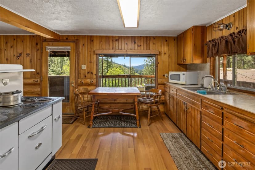 Property photo for 502 Harkness Road, Cle Elum photo 5