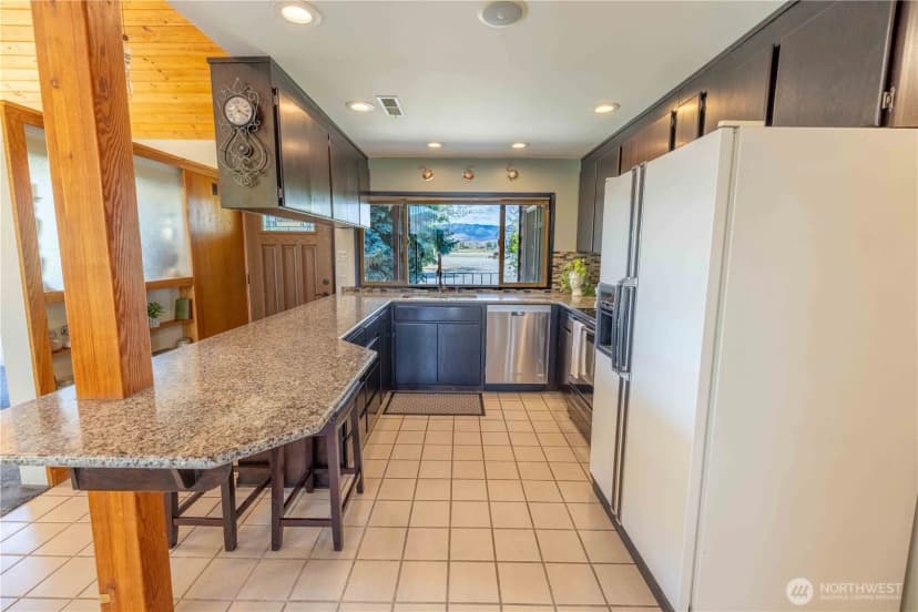 Property photo for 100 Airport Road, Omak photo 7