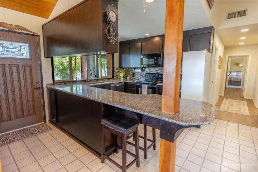 Property photo for 100 Airport Road, Omak photo 6