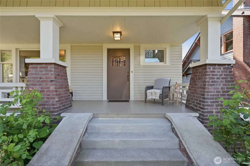 Property photo for 1519 1st Avenue N, Seattle photo 4
