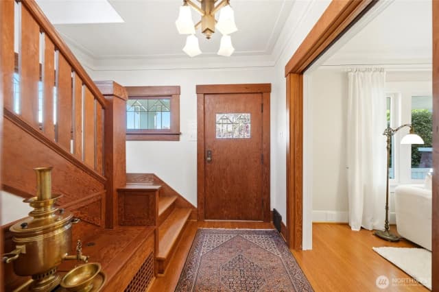 Property photo for 1519 1st Avenue N, Seattle photo 5