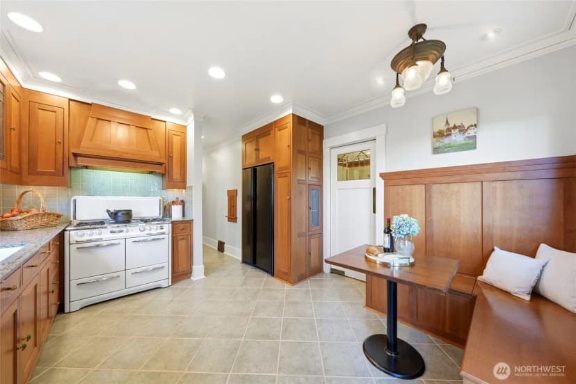 Property photo for 1519 1st Avenue N, Seattle photo 14
