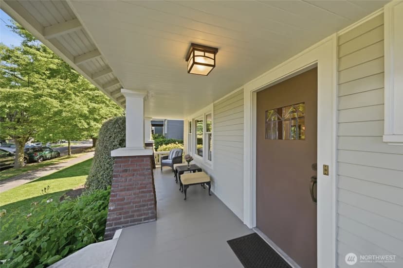 Property photo for 1519 1st Avenue N, Seattle photo 3