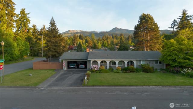 Property photo for 230 E Hawthorne Place, Port Angeles