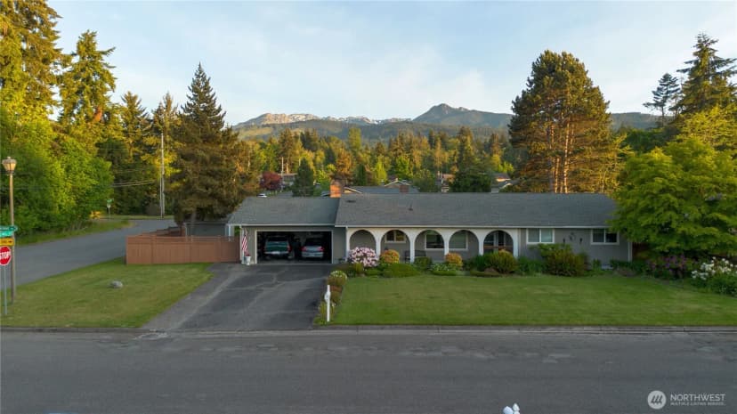 Property photo for 230 E Hawthorne Place, Port Angeles