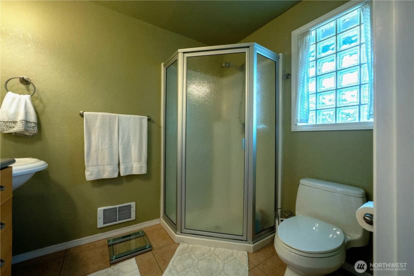 Property photo for 230 E Hawthorne Place, Port Angeles photo 19
