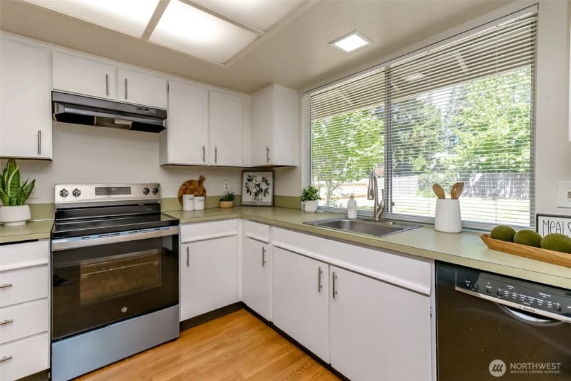 Property photo for 15836 Se Fairwood Boulevard, Renton photo 12