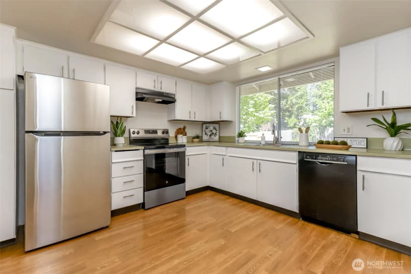 Property photo for 15836 Se Fairwood Boulevard, Renton photo 11