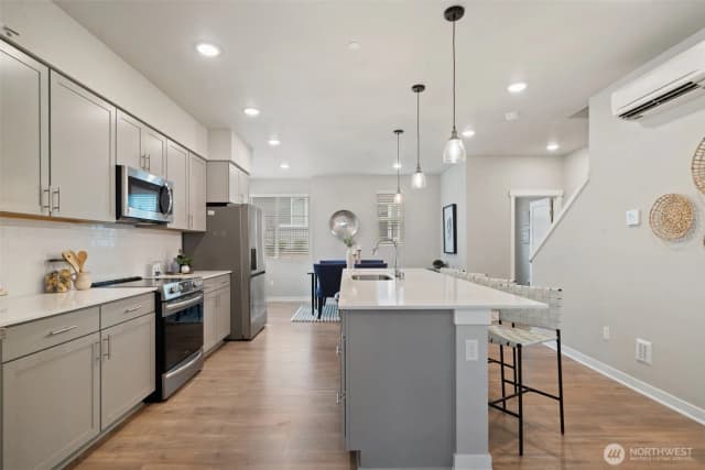 Property photo for 18829 67th Drive Ne #6, Kenmore photo 5