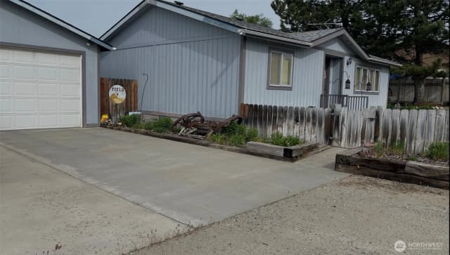 Property photo for 3 Sand Flat Rd, Omak photo 3