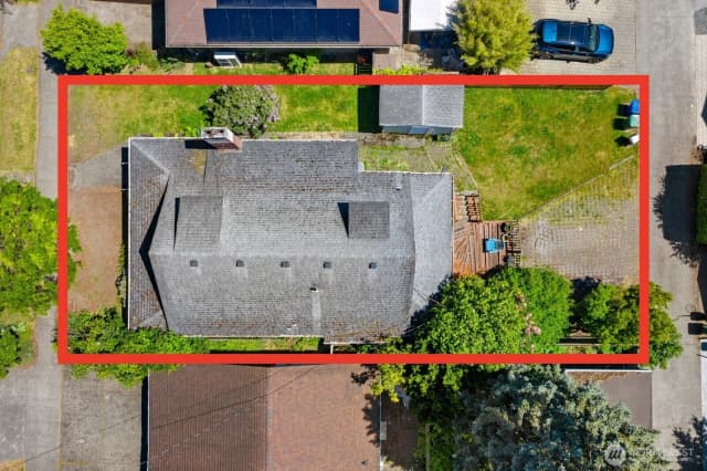 Property photo for 911 N 77th Street, Seattle photo 3
