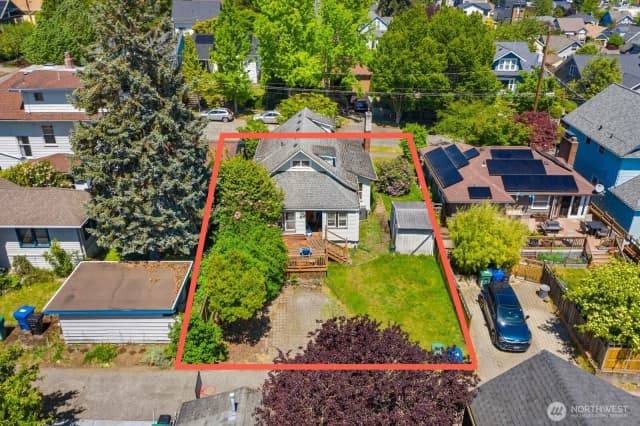 Property photo for 911 N 77th Street, Seattle photo 4