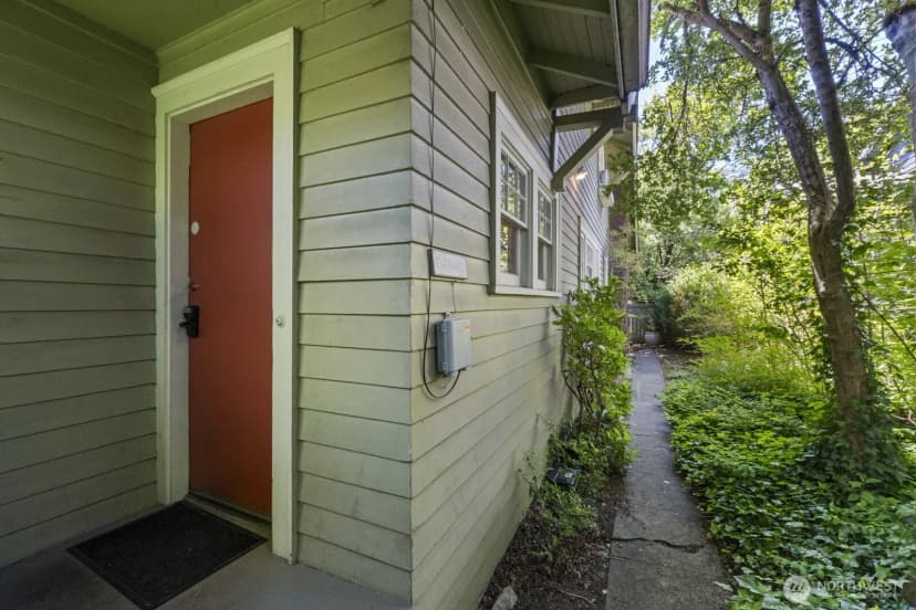 Property photo for 2012 Ne 65th Street, Seattle photo 6