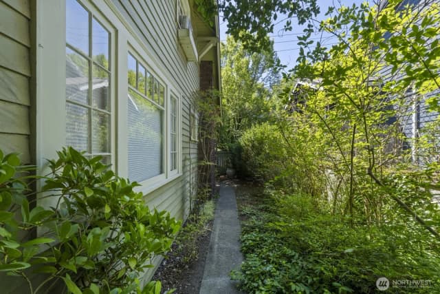 Property photo for 2012 Ne 65th Street, Seattle photo 4