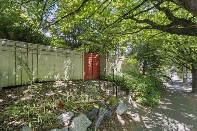 Property photo for 2012 Ne 65th Street, Seattle photo 13