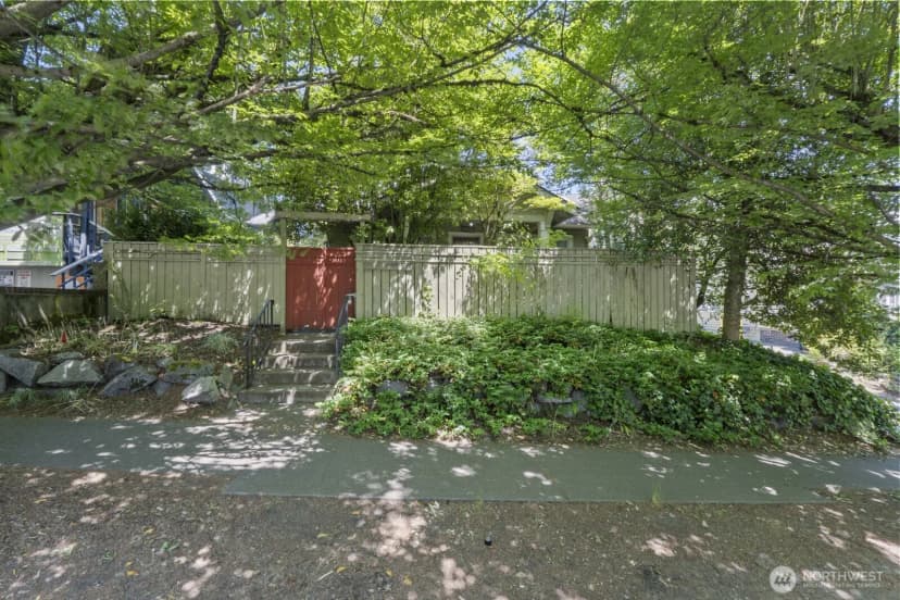 Property photo for 2012 Ne 65th Street, Seattle photo 12