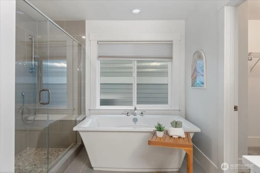 Property photo for 13707 Ne 133rd Place, Kirkland photo 28