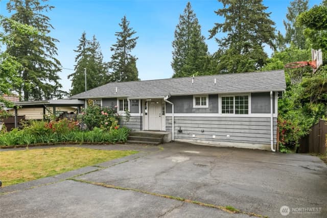 Property photo for 16046 46th Avenue S, Tukwila photo 2