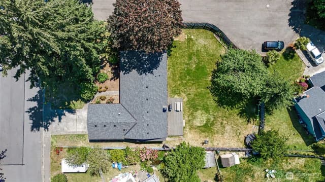 Property photo for 28605 30th Avenue S, Federal Way photo 2