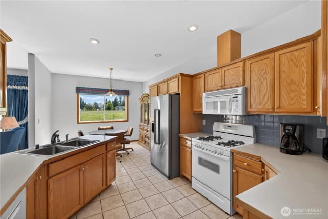 Property photo for 20275 Gardner Court, Burlington photo 5