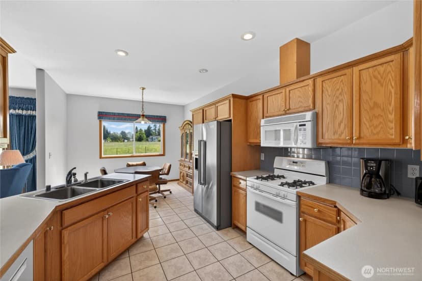Property photo for 20275 Gardner Court, Burlington photo 5