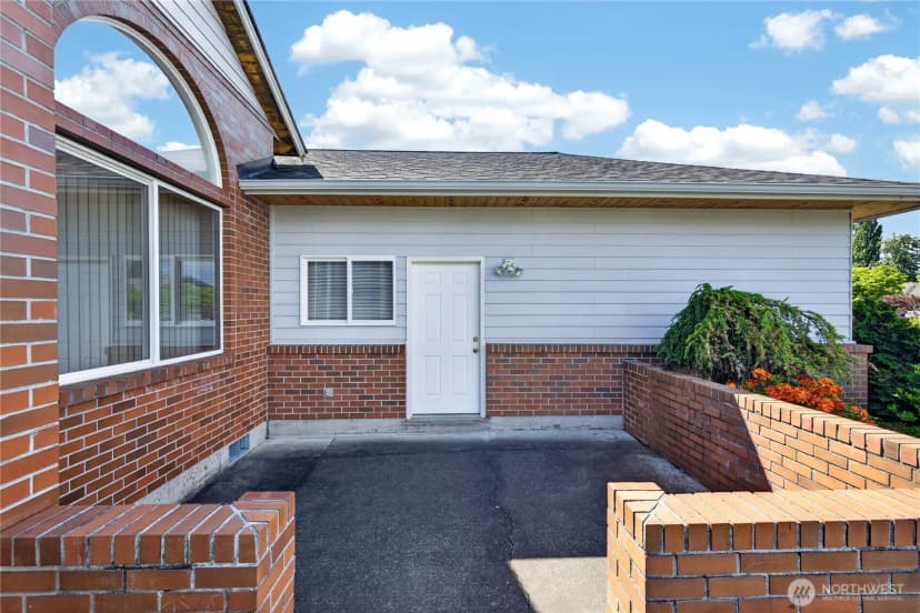 Property photo for 20275 Gardner Court, Burlington photo 18