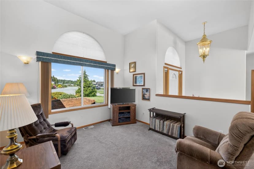 Property photo for 20275 Gardner Court, Burlington photo 4