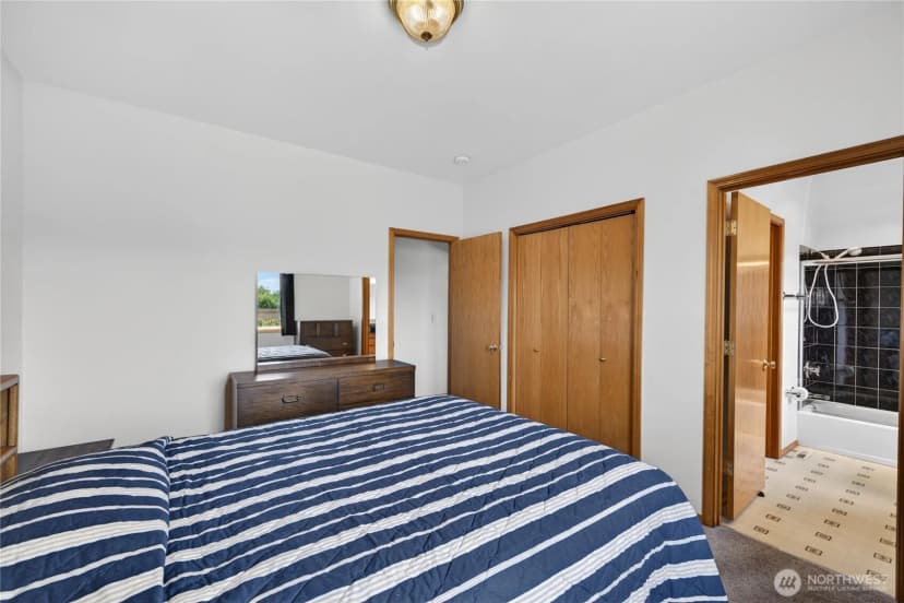 Property photo for 20275 Gardner Court, Burlington photo 14