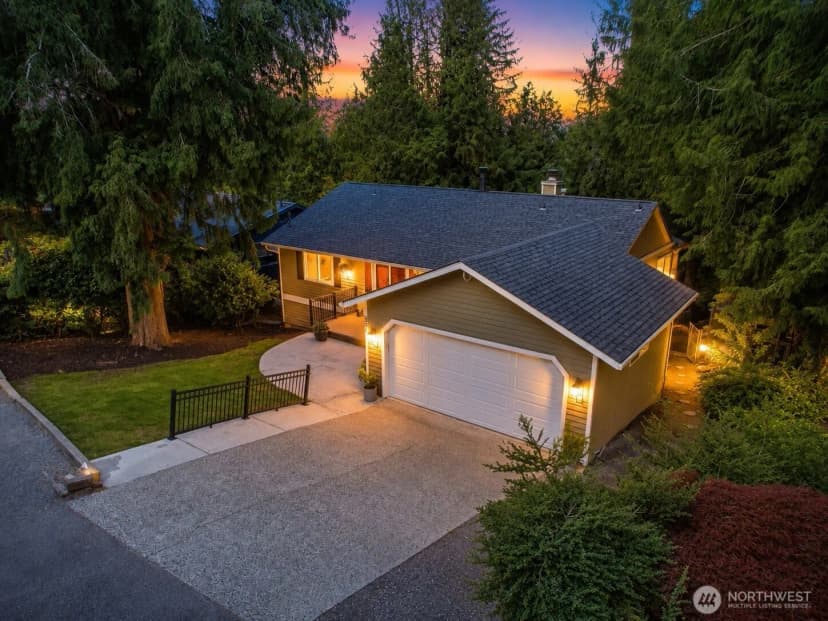 Property photo for 895 Highwood Drive Sw, Issaquah photo 2