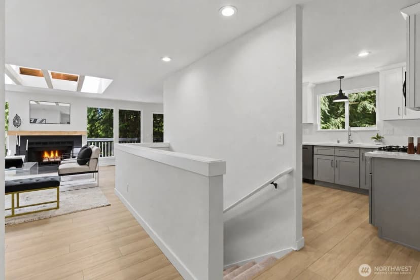Property photo for 895 Highwood Drive Sw, Issaquah photo 6