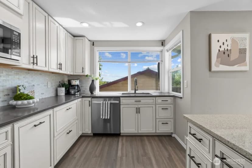 Property photo for 2323 Talbot Road S, Renton photo 9