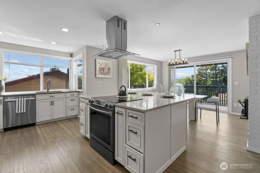 Property photo for 2323 Talbot Road S, Renton photo 7