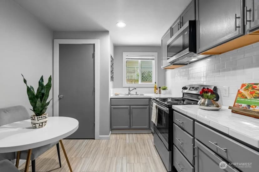 Property photo for 2323 Talbot Road S, Renton photo 28