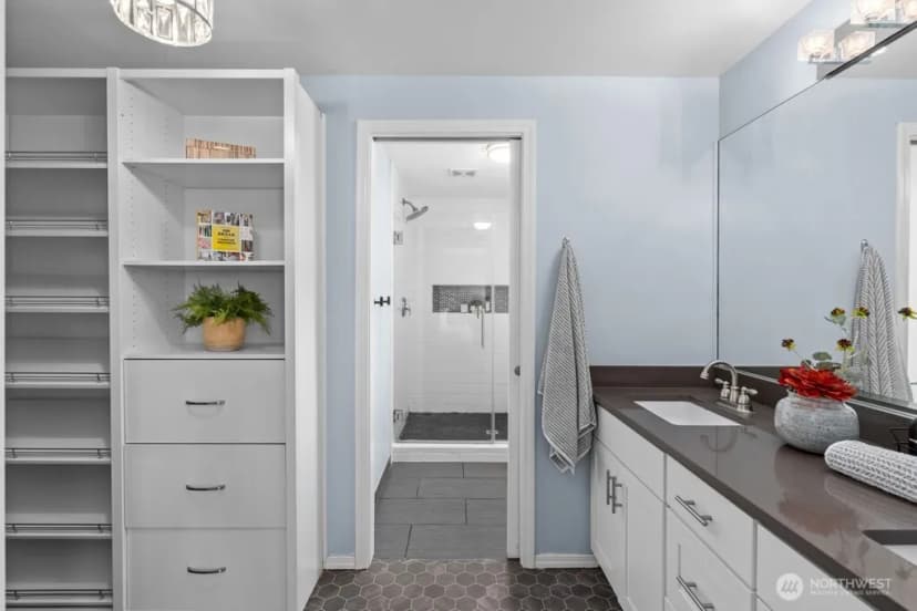 Property photo for 2323 Talbot Road S, Renton photo 19
