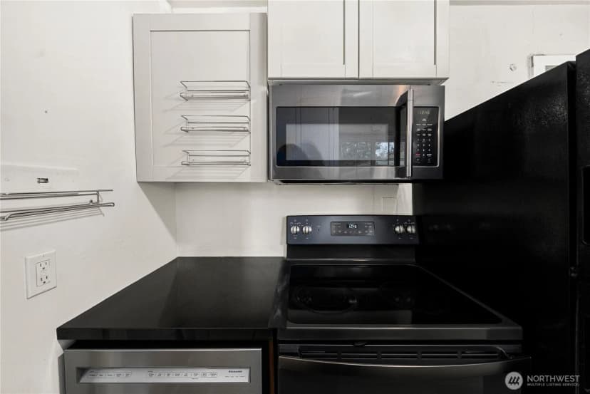 Property photo for 12027 10th Avenue S, Seattle photo 14