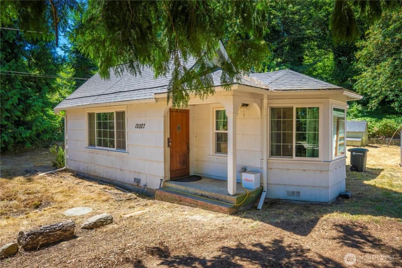 Property photo for 12027 10th Avenue S, Seattle photo 2