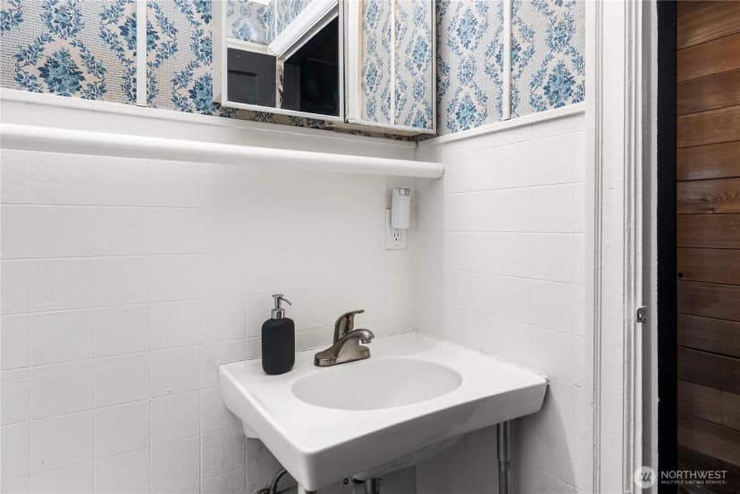 Property photo for 12027 10th Avenue S, Seattle photo 21