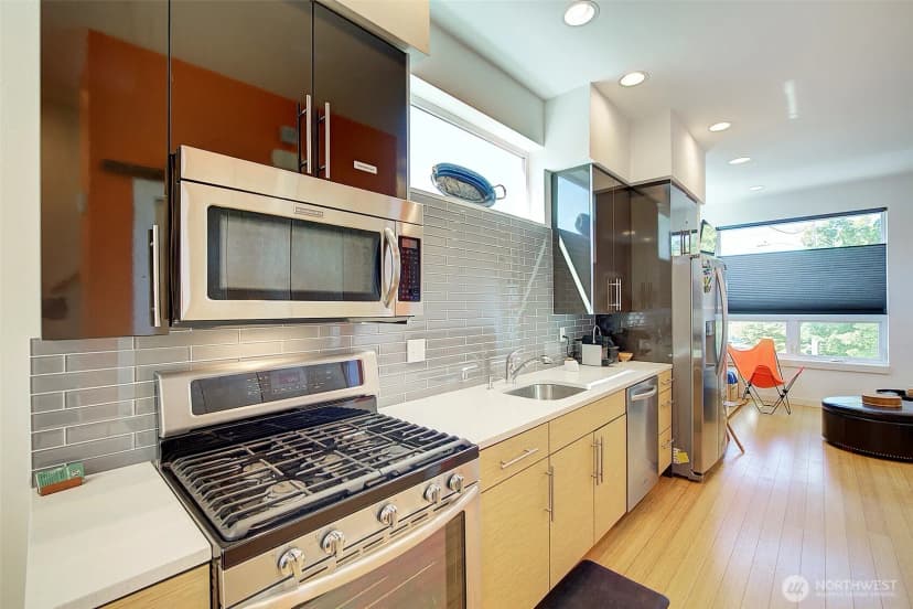 Property photo for 3444 California Avenue Sw, Seattle photo 6