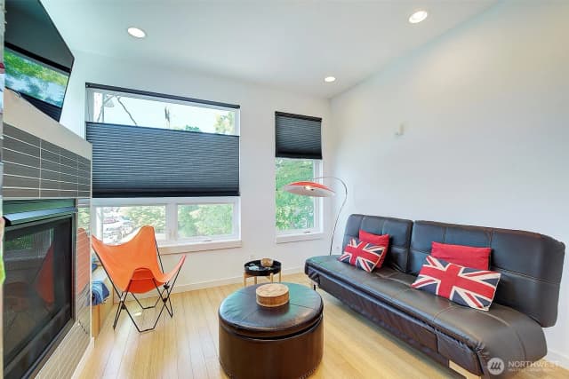 Property photo for 3444 California Avenue Sw, Seattle photo 3