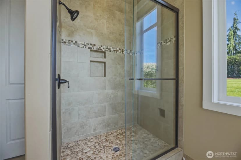 Property photo for 2416 Cascade Drive E, Roy photo 18