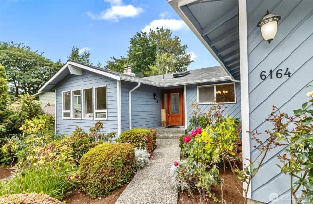 Property photo for 6164 Ne 192nd Street, Kenmore photo 2