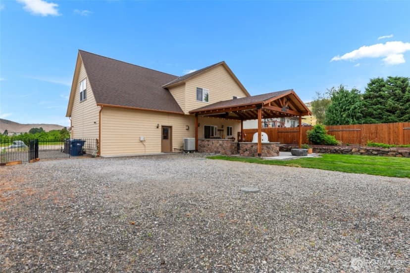 Property photo for 104 35th Street Nw, East Wenatchee photo 30
