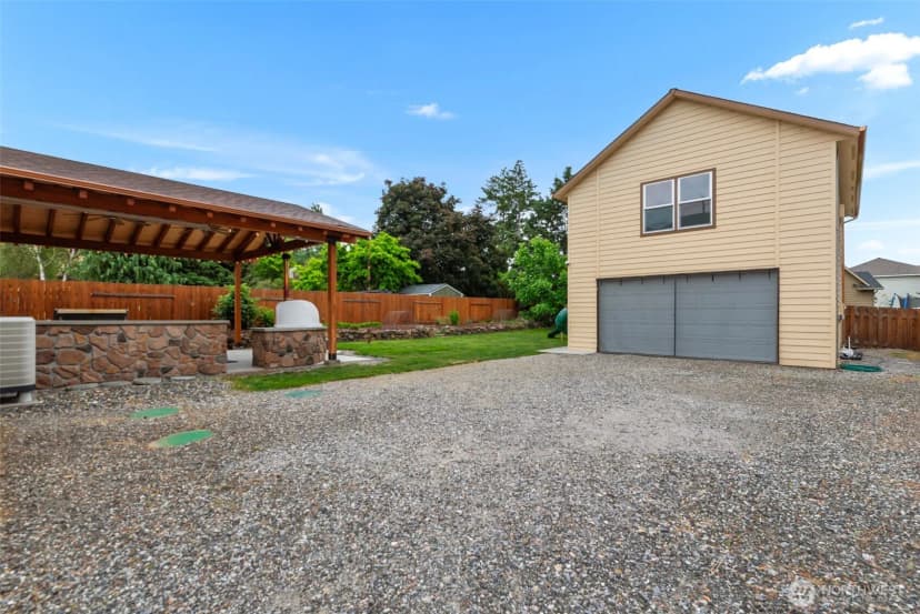 Property photo for 104 35th Street Nw, East Wenatchee photo 31