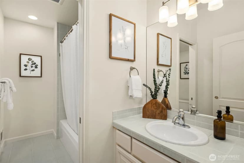 Property photo for 2828 140th Avenue Ne, Bellevue photo 29